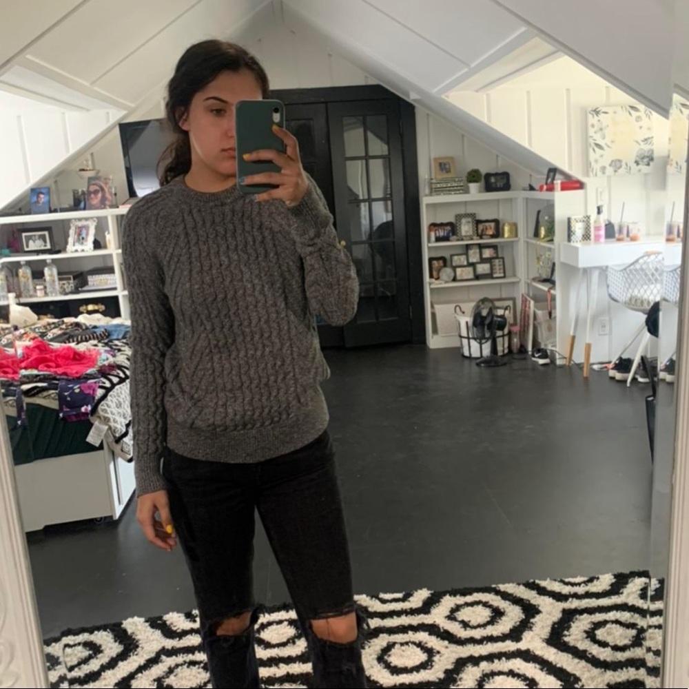 Gap sweater